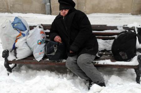 El crudo invierno pega duro entre los pobres europeos