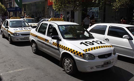 Taxista reclaman aumento en las tarifas