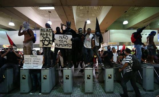 Manifestantes en la Estación Central