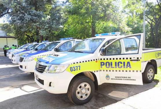 Seguridad entregó 10 camionetas a la policiía de Tucumán
