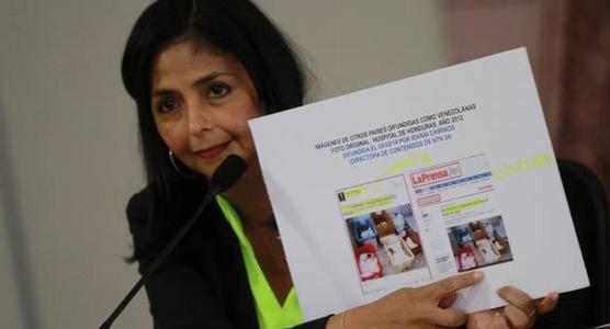 La ministra Delcy Rodríguez demostrando manipulación