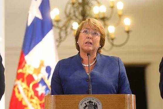 Bachelet hace los anuncios, ayer en Santiago
