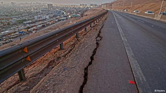 Carretera dañada en la entrada de Iquique
