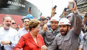  Rousseff durante la ceremonia que marcó el viaje inaugural del buque petrolero Dragón del Mar, en Pernambuco