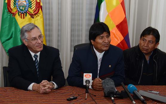 Evo Morales ante la prensa en La Haya