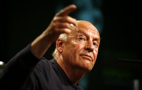 Eduardo Galeano apoya a Moreira
