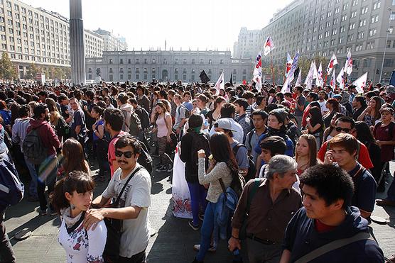 Los estudiantes rodearon a La Moneda para presionar a Bachelet