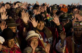 Evo Morales participando de la ceremonia hace un año