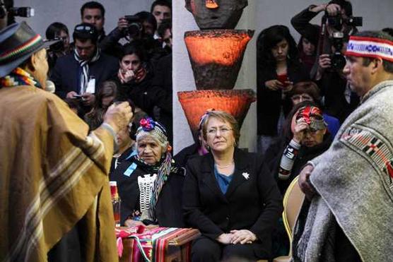 Bachelet participó de una ceremonia con motivo del We Tripantu en el Palacio de La Moneda