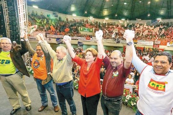 Dilma compartiendo con evangelistas el viernes pasado