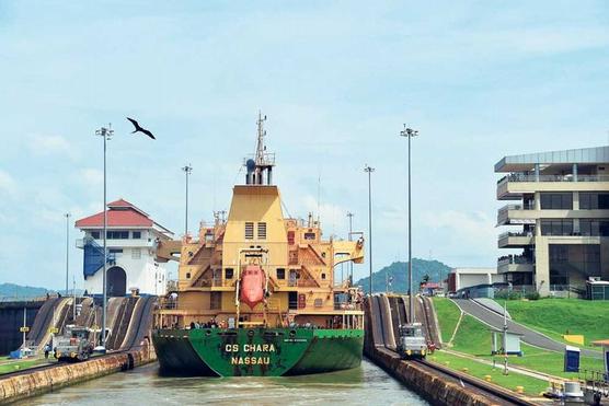 El canal de Panamá en plena operación