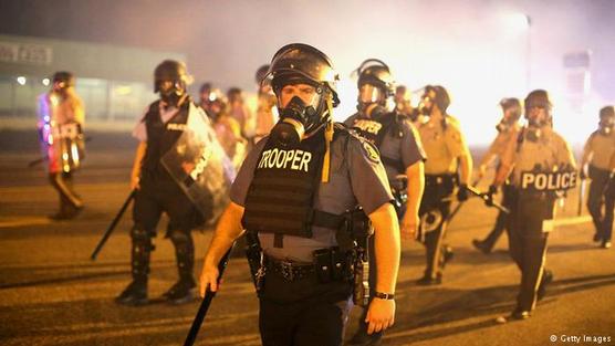 Asesinos de uniforme policial en las calles de Ferguson