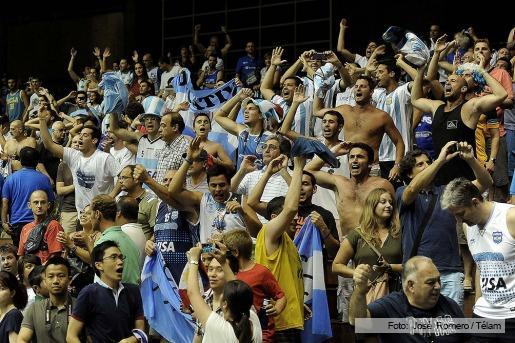 Hinchas argentinos en Sevilla