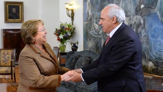 Bachelet recibe a Samper, ayer en Santiago