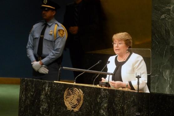 Bachelet, ratificó el compromiso de Chile con la aplicación de medidas para disminuir el calentamiento global.
