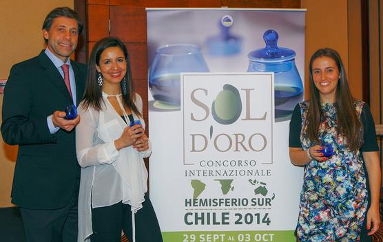 Panel de catadores del concurso en Chile