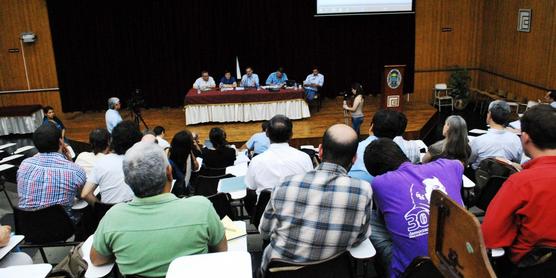 Debatieron reforma en el Centro Herrera