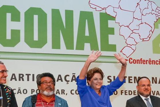 Rousseff ante los educadores brasileños