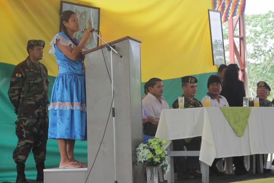 Una locutora anuncia a Morales, ayer en Cochabamba