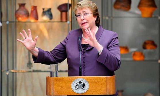 Bachelet anuncia su proyecto de reforma laboral,  ayer en Santiago