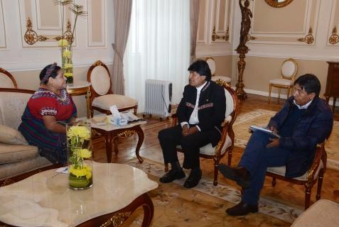 Rigobedrta Menchú, Evo Morales y Choquehuanca, ayer en La Paz