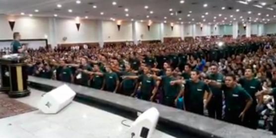 Los Gladiadores custodian ceremonia evangelista,, ayer en Sao Paulo
