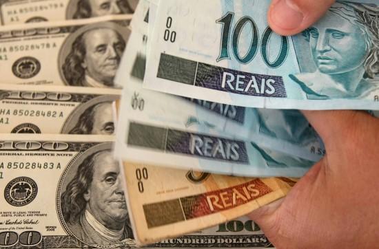 Dolares y reales en el Brasil de hoy
