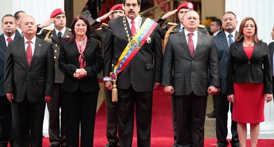 Maduro llega a la Asamblea Nacional a buscar apoyo