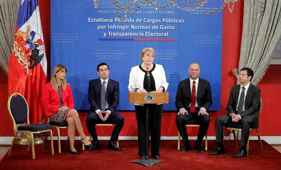 Bachelet presenta su proyecto, ayer en Santiago