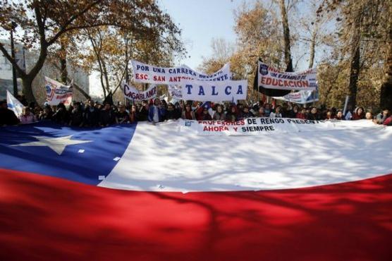 Huelga con movilización de los docentes chilenos