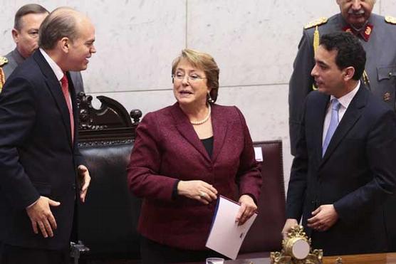 Bachelet asistió a la cuenta pública de los titulares del Senado, Patricio Walker (DC), y de la Cámara, Marco Antonio Núñez (PPD