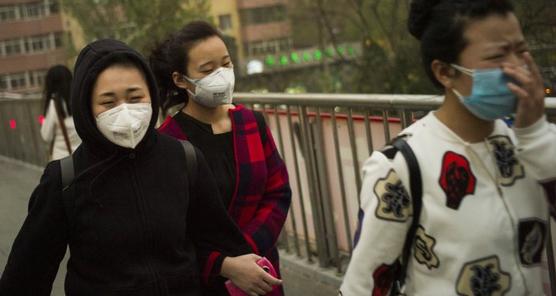 La contaminación industrial hace irrespirable las calles de Pekin