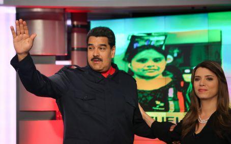 Maduro en los estudios de Telesur, se acordó de Capriles