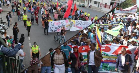 Los campesinos y los indigenas en las calles de Quito ayer