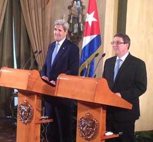 El canciller cubano Bruno Rodriguez y el Secretario Kerry, en el histórico día en La Habana