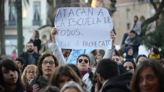 Maestros uruguayos en huelga por mejoras salariales
