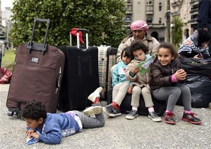 Sirios acampados en plaza de la Independencia
