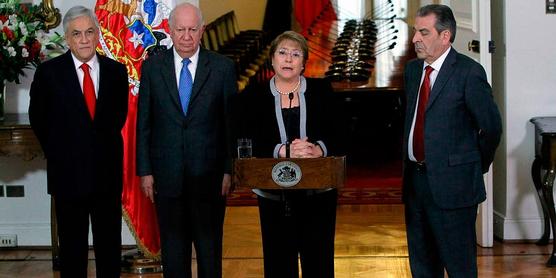 Bachelet con Frei, Lagos y Piñera, ayer en Santiago
