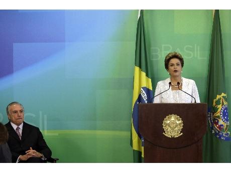 Rousseff anuncia nuevo gabinete con recorte de sueldos