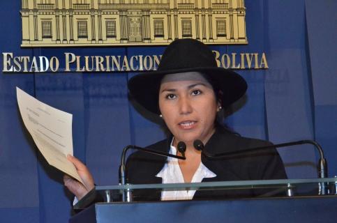 La ministra de comunicaciones de Bolivia, Marianela Paco