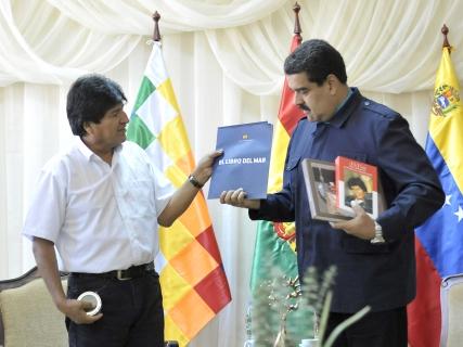 Morales y Maduro, ayer en La Paz