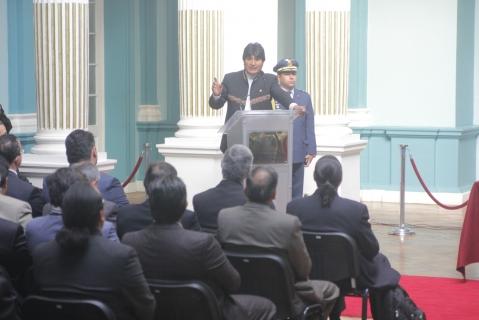 Morales habla ante embajadores bolivianos, ayer en La Paz