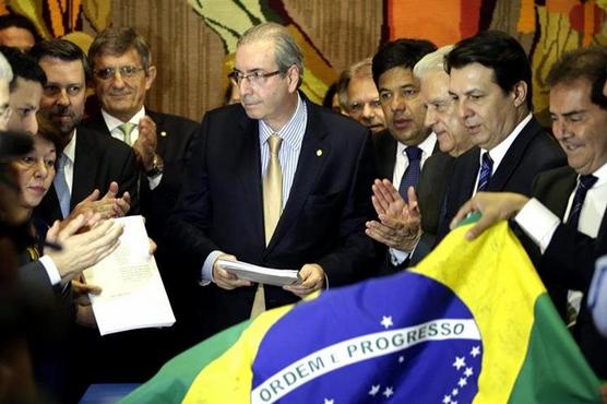 El opositor Eduardo Cunha recibe la nueva denuncia ayer