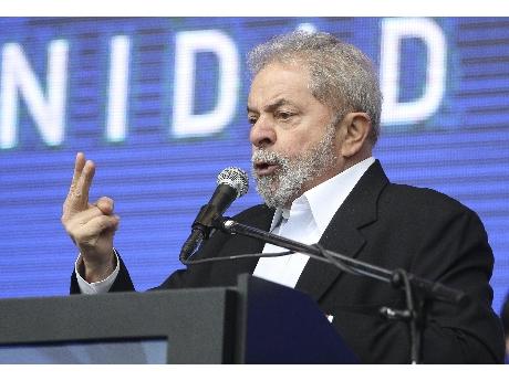 Lula preocupado por falta de defensa