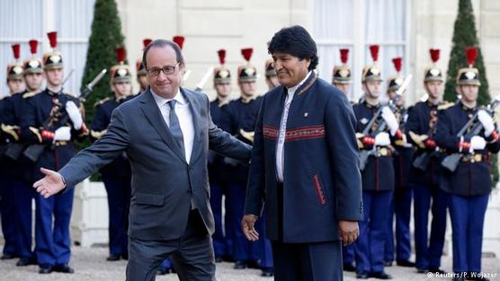 Hollande recibe a Morales, ayer en Paris