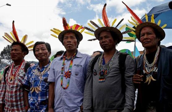 Indigenas del todo el mundo en Paris