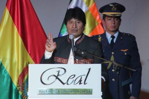 Evo Morales habla ante empresarios, anoche en La Paz