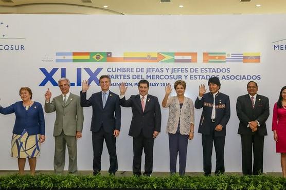La foto "de familia" de la cumbre en Asunción, ayer