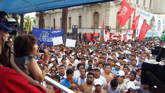 inés Peña habla a la multitud, ayer en Jujuy