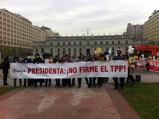 Los manifestantes frente a La Moneda, el viernes pasado